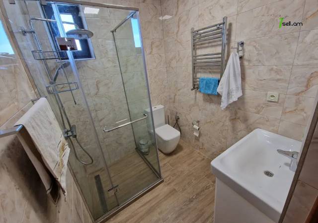 Երկու հարկանի թաունհաուզ, Գ-1 թաղամաս Աջափնյակում, 400 ք.մ., 2 սանհանգույց, կապիտալ վերանորոգված