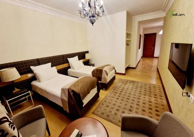 Չորս հարկանի քարե տուն Նաիրի Զարյան փողոցում Արաբկիրում, 600 ք.մ., 3+ սանհանգույց