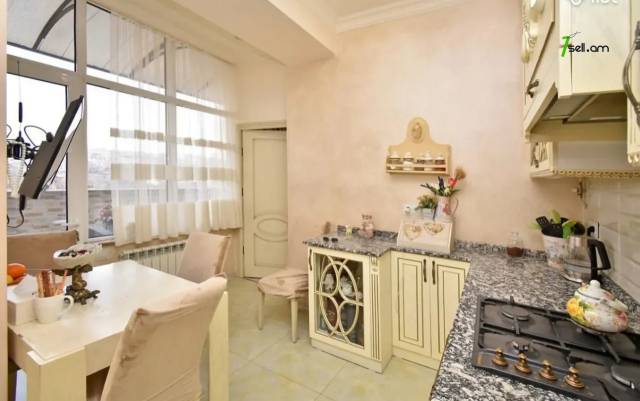 Ընդարձակ 3 սենյականոց բնակարան նորակառույց շենքում, Ծիծեռնակաբերդի խճուղի, 183 ք.մ., 7/12 հարկ