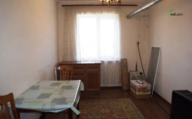 3 սենյականոց բնակարան Միխայիլ Սալտիկով-Շեդրինի փողոցում, 73 ք.մ., եվրովերանորոգված, քարե շենք