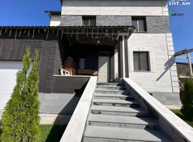 Երեք հարկանի տուն Բագրևանդի 46-րդ փողոցում Նոր Նորքում, 405 քմ, 3+ սանհանգույց