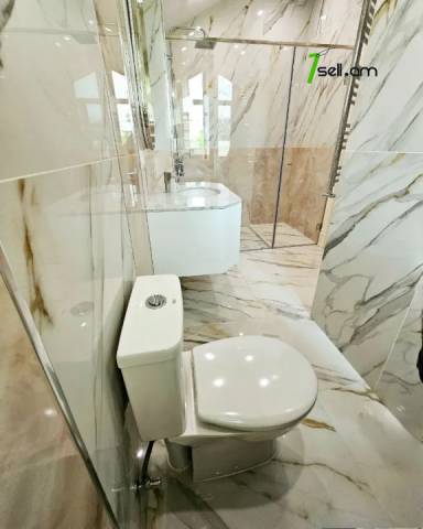 Երեք հարկանի քարե տուն, Նորք-Մարաշ վարչական շրջան Նորք Մարաշում, 660 ք.մ., 3+ սանհանգույց