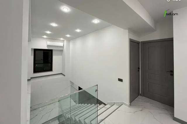 4 սենյականոց բնակարան նորակառույց շենքում, Ներսիսյան փողոցի փակուղի, 200 քմ, նախավերջին հարկ