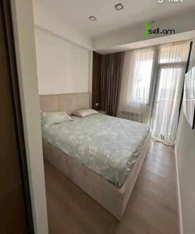 3 սենյականոց բնակարան նորակառույց շենքում Եղիշե Չարենցի փողոցում, 71 ք.մ., բարձր առաստաղներ