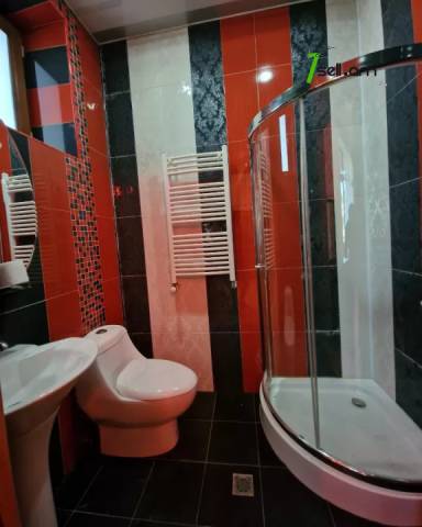 Երեք հարկանի քարե տուն Գևորգ Հովսեփյանի փողոցում Նորք Մարաշում, 1900 քմ, 3+ սանհանգույց