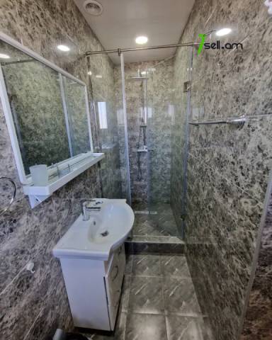 Երկու հարկանի քարե տուն Հաղթանակի փողոցում Ձորաղբյուրում, 500 ք.մ., 3+ սանհանգույց, եվրովերանորոգված