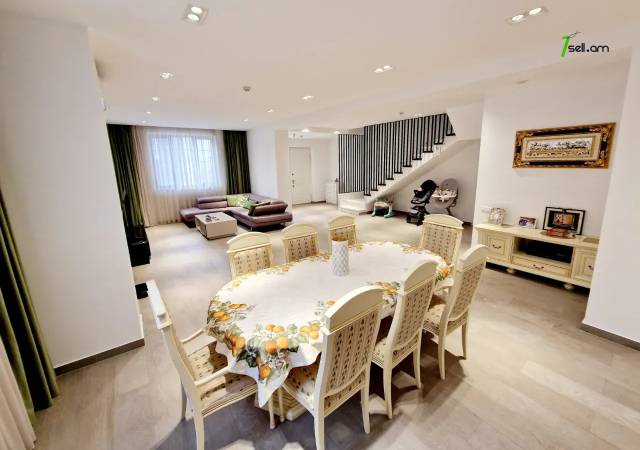 Երկու հարկանի քարե տուն, Վահագնի Թաղամաս Աջափնյակում, 700 ք.մ., 3+ սանհանգույց