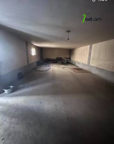 Երկու հարկանի քարե տուն Աբովյանում, 1170 ք.մ., 2 սանհանգույց, մասնակի վերանորոգում