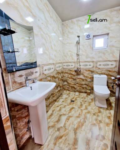 Երեք հարկանի քարե տուն, Նոյ թաղամաս Աջափնյակում, 300 ք.մ., 3+ սանհանգույց, եվրովերանորոգված