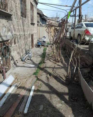 Երեք հարկանի քարե տուն Նոր Արեշի 37րդ փողոցում Էրեբունիում, 536 ք.մ., 2 սանհանգույց