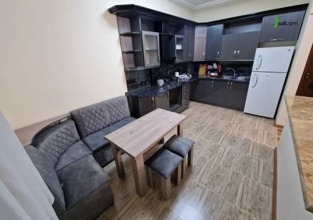 Երկու հարկանի քարե տուն Եղիազարյան փողոցում Աջափնյակում, 350 ք.մ., եվրովերանորոգված