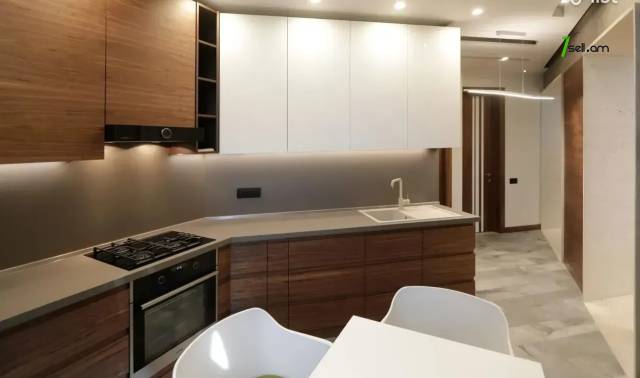 3 սենյականոց բնակարան Ազատության պողոտայում, 109 ք.մ., 2 սանհանգույց, բարձր առաստաղներ