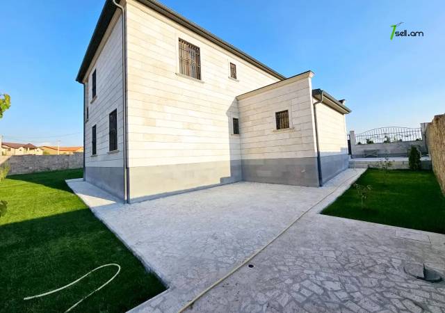 Երկու հարկանի քարե տուն, Գ-1 թաղամաս Աջափնյակում, 1080 ք.մ., 3+ սանհանգույց, կապիտալ վերանորոգված