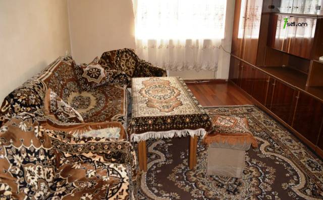 2 սենյականոց բնակարան Սայաթ-Նովա փողոցում, 40 քմ, բարձր առաստաղներ, կոսմետիկ վերանորոգում, քարե շենք