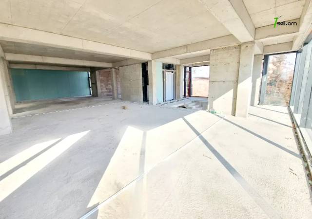 Բազմաֆունկցիոնալ գույք Հրաչյա Քոչար փողոցում Արաբկիրում, 1070 ք.մ.