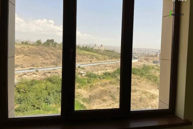 3 սենյականոց բնակարան նորակառույց շենքում Մոնթե Մելքոնյան փողոցում, 103 ք.մ., 2 սանհանգույց