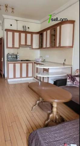 1 սենյականոց բնակարան Արգիշտի փողոցում, 40 քմ, նախավերջին հարկ, բարձր առաստաղներ, եվրովերանորոգված