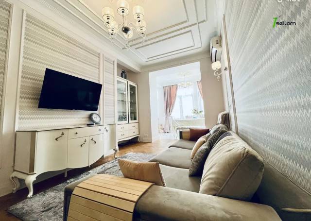 3 սենյականոց բնակարան Աբովյան փողոցում, 90 քմ, 3/5 հարկ, 2 սանհանգույց, բարձր առաստաղներ