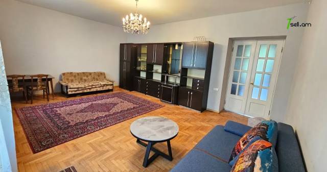 3 սենյականոց բնակարան Տպագրիչների փողոցում, 90 քմ, 2/5 հարկ, կոսմետիկ վերանորոգում, քարե շենք