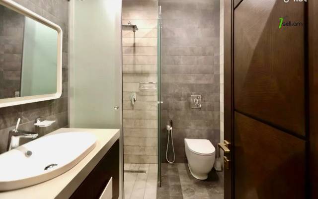 3 սենյականոց բնակարան Ազատության պողոտայում, 110 քմ, 2 սանհանգույց, բարձր առաստաղներ