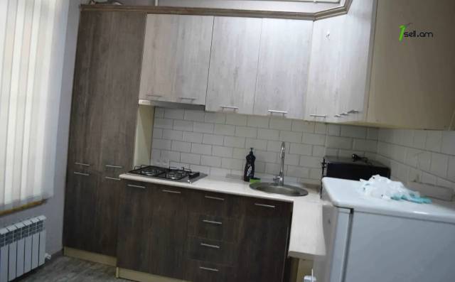 2 սենյականոց բնակարան Շիրակացու փողոցում, 70 քմ, 1/3 հարկ, կապիտալ վերանորոգված, քարե շենք