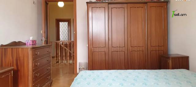 Երկու հարկանի քարե տուն Արաբկիրում, 200 ք.մ., 2 սանհանգույց, եվրովերանորոգված