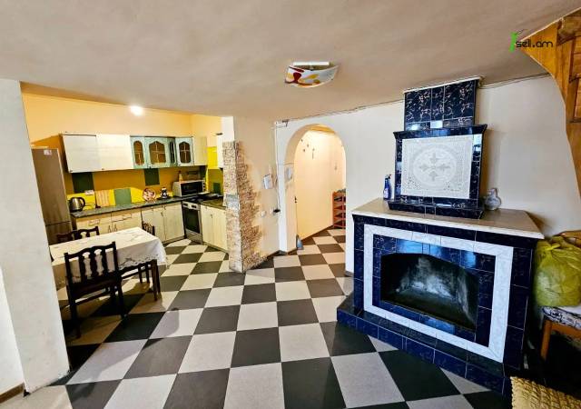 4 սենյականոց բնակարան Երվանդ Քոչարի փողոցում, 100 ք.մ., 2 սանհանգույց, նախավերջին հարկ