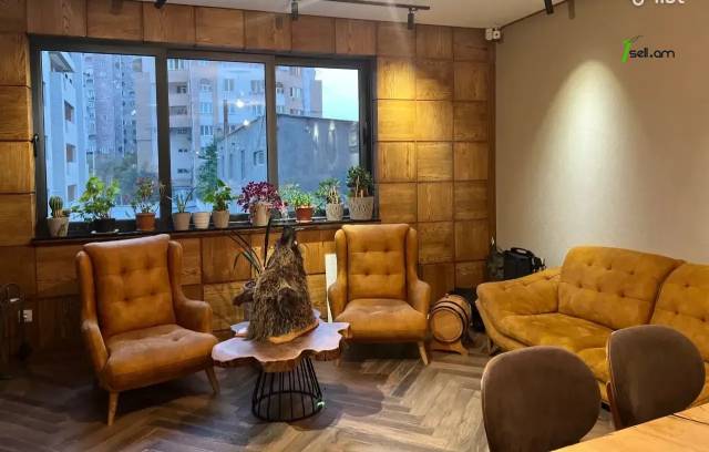 Ընդարձակ 3 սենյականոց բնակարան նորակառույց շենքում Վիկտոր Համբարձումյան փողոցում, 267 ք.մ.