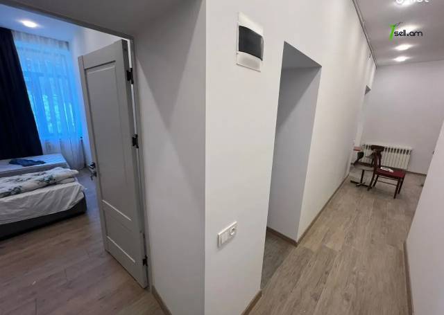 3 սենյականոց բնակարան Նալբանդյան փողոցում, 64 քմ, նախավերջին հարկ, բարձր առաստաղներ