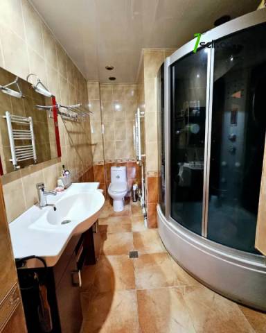 5 սենյականոց բնակարան Նալբանդյան փողոցում, 140 ք.մ., 2 սանհանգույց, բարձր առաստաղներ