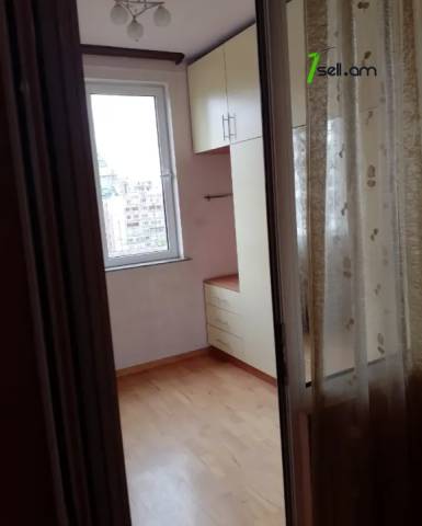 3 սենյականոց բնակարան Սարյանի փողոցում, 90 ք.մ., 4/8 հարկ, եվրովերանորոգված, քարե շենք