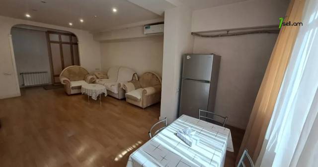 3 սենյականոց բնակարան Արամի փողոցում, 80 ք.մ., 2/9 հարկ, կապիտալ վերանորոգված