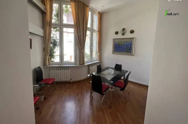 3 սենյականոց բնակարան Աբովյան փողոցում, 72 ք.մ., 2/4 հարկ, բարձր առաստաղներ, կապիտալ վերանորոգված