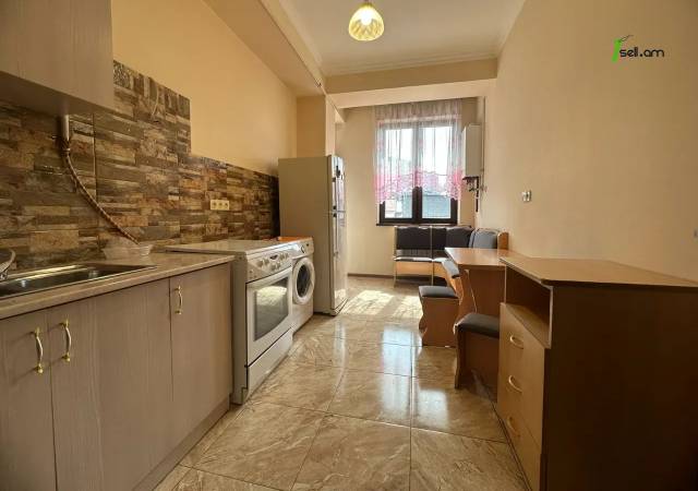 3 սենյականոց բնակարան Մարշալ Խուդյակովի փողոցում, 80 քմ, 2/4 հարկ, 2 սանհանգույց, բարձր առաստաղներ