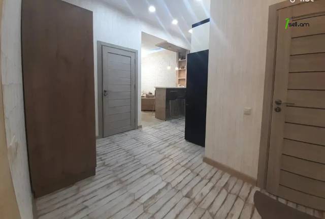 3 սենյականոց բնակարան նորակառույց շենքում Եկմալյան փողոցում, 80 ք.մ., 5/18 հարկ, բարձր առաստաղներ