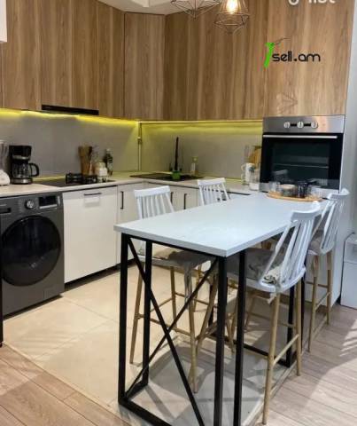 2 սենյականոց բնակարան նորակառույց շենքում Երզնկյան փողոցում, 61 քմ, 2/5 հարկ, բարձր առաստաղներ