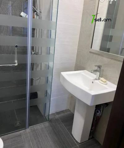 3 սենյականոց բնակարան նորակառույց շենքում Պարույր Սևակի փողոցում, 90 ք.մ., 2 սանհանգույց