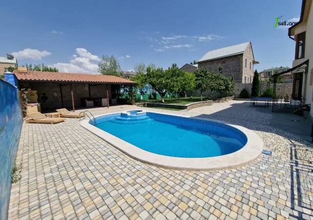 Երկու հարկանի քարե տուն Նոր Նորքում, 1000 ք.մ., 3+ սանհանգույց, կապիտալ վերանորոգված