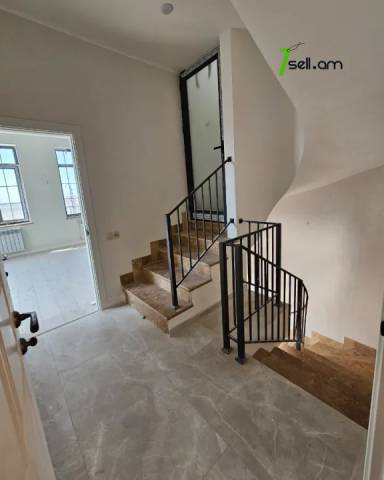 Երկու հարկանի քարե թաունհաուզ Ալբերտ Էյնշտեյնի փողոցում Քանաքեռավանում, 654 ք.մ., 3+ սանհանգույց