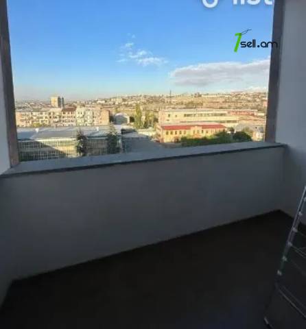3 սենյականոց բնակարան նորակառույց շենքում Ադոնցի փողոցում, 81 ք.մ., բարձր առաստաղներ