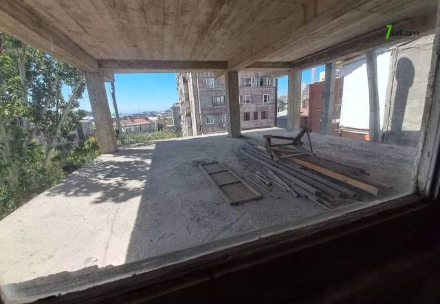 3 սենյականոց բնակարան Սայաթ-Նովայի պողոտայում, 150 ք.մ., քարե շենք