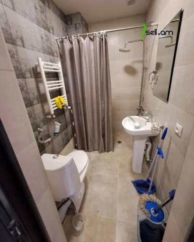 2 սենյականոց բնակարան նորակառույց շենքում Այվազովսկու փողոցում, 50 քմ, 2/4 հարկ, եվրովերանորոգված