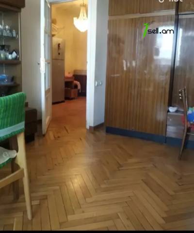 5 սենյականոց բնակարան Լեփսիուսի փողոցում, 105 ք.մ., նախավերջին հարկ, քարե շենք