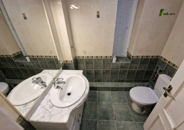 Երկու հարկանի քարե տուն Դավիթ Բեկի փողոցում Էրեբունիում, 650 քմ, 3+ սանհանգույց, եվրովերանորոգված