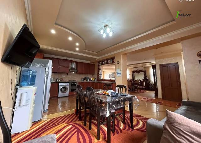 Երեք հարկանի քարե տուն Առինջի 17-րդ փողոցում Առինջում, 360 ք.մ., 3+ սանհանգույց