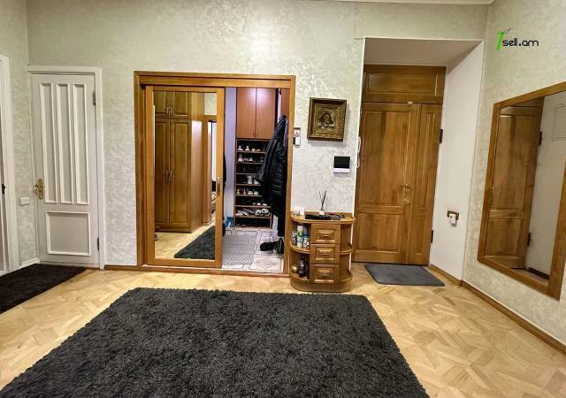 4 սենյականոց բնակարան Աղայան փողոցում, 125 ք.մ., 2 սանհանգույց, բարձր առաստաղներ, 2/5 հարկ