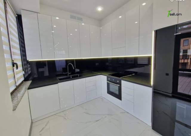 4 սենյականոց բնակարան նորակառույց շենքում, Ներսիսյան փողոցի փակուղի, 200 քմ, նախավերջին հարկ