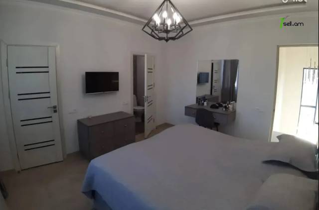 Երկու հարկանի քարե տուն Շրջանցիկ Թունել փողոցում Արաբկիրում, 220 ք.մ., 3+ սանհանգույց