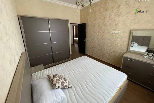 Երկու հարկանի քարե թաունհաուզ, Գ-1 թաղամաս Աջափնյակում, 150 ք.մ., 2 սանհանգույց, եվրովերանորոգված