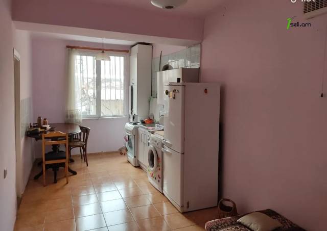 3 սենյականոց բնակարան Ղազար Փարպեցու փողոցում, 82 քմ, 1/5 հարկ, մասնակի վերանորոգում, քարե շենք